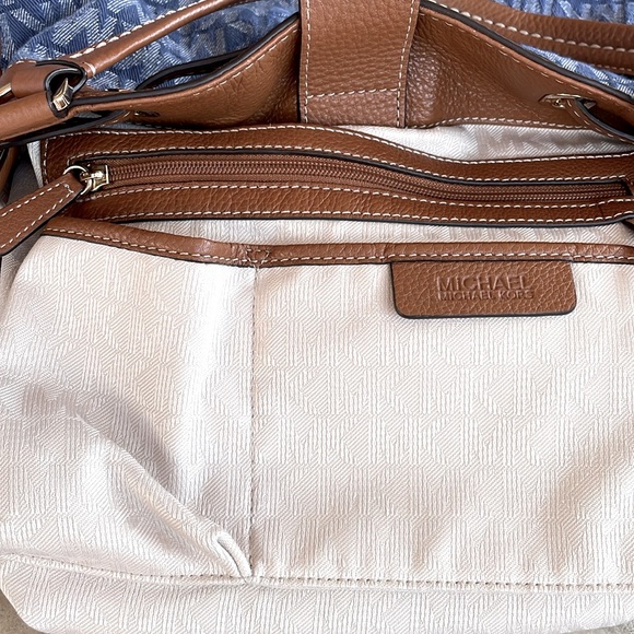 Michael Kors Marina Tote LG Drawstring Tote w/Gold Tone HW - 30S6GMAT3V Denim - Picture 12 of 17